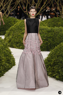 萩原輝美|ラフ・シモンズがかけるDiorの魔法。目覚めよ、春の花! 06