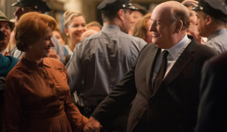 アンソニー・ホプキンス(右)とヘレン・ミレン