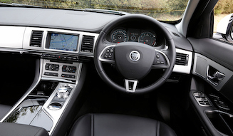 Jaguar XF 2.0 Luxury｜ジャガー XF 2.0 ラグジュアリー