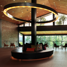 「自然とともに生きる“共生型”ホテル」 10