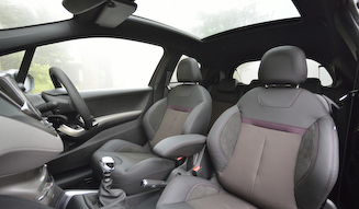 Peugeot 208 XY｜プジョー 208 XY