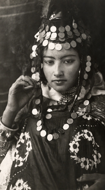 BOOK｜100年前の写真で見る 世界の民族衣装 02