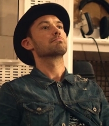 クイーニー・アイ 06