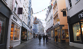 特集｜ボルドーから英国海峡へ！　探検船で“ラグジュアリーな冒険”を満喫　54