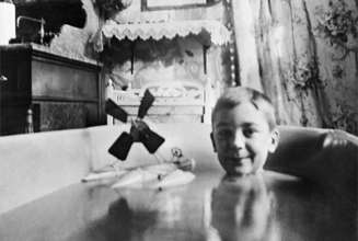 『植田正治とジャック・アンリ・ラルティーグ-写真であそぶ-』