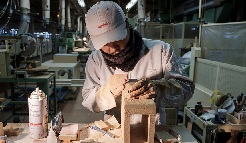 機械作業と人間の手作業を融合。キーワードは「ハイテク&ハイタッチ」|MEDICOM TOY