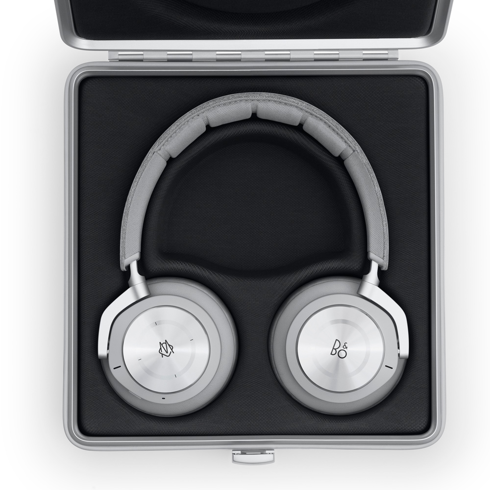 リモワ × バング&オルフセン