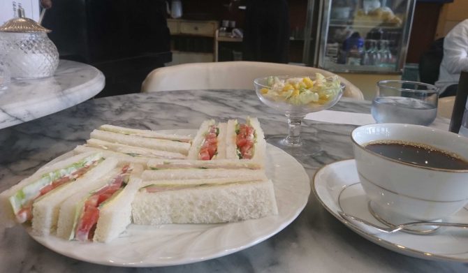 連載エッセイ｜#ijichimanのぼやき 第3回「昭和の残滓が散らばるサラリーマンの街・新橋」